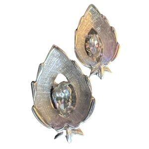 Sarah Coventry Silver leaf clip on earrings